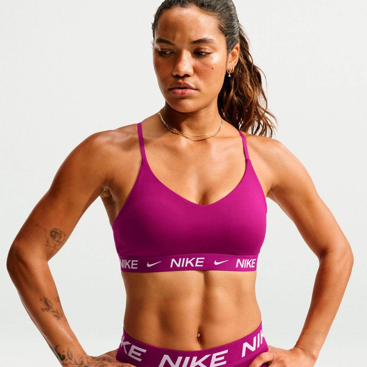 Nike Dri-Fit INDY Light Support Sports-BH Damer - bær, hvid