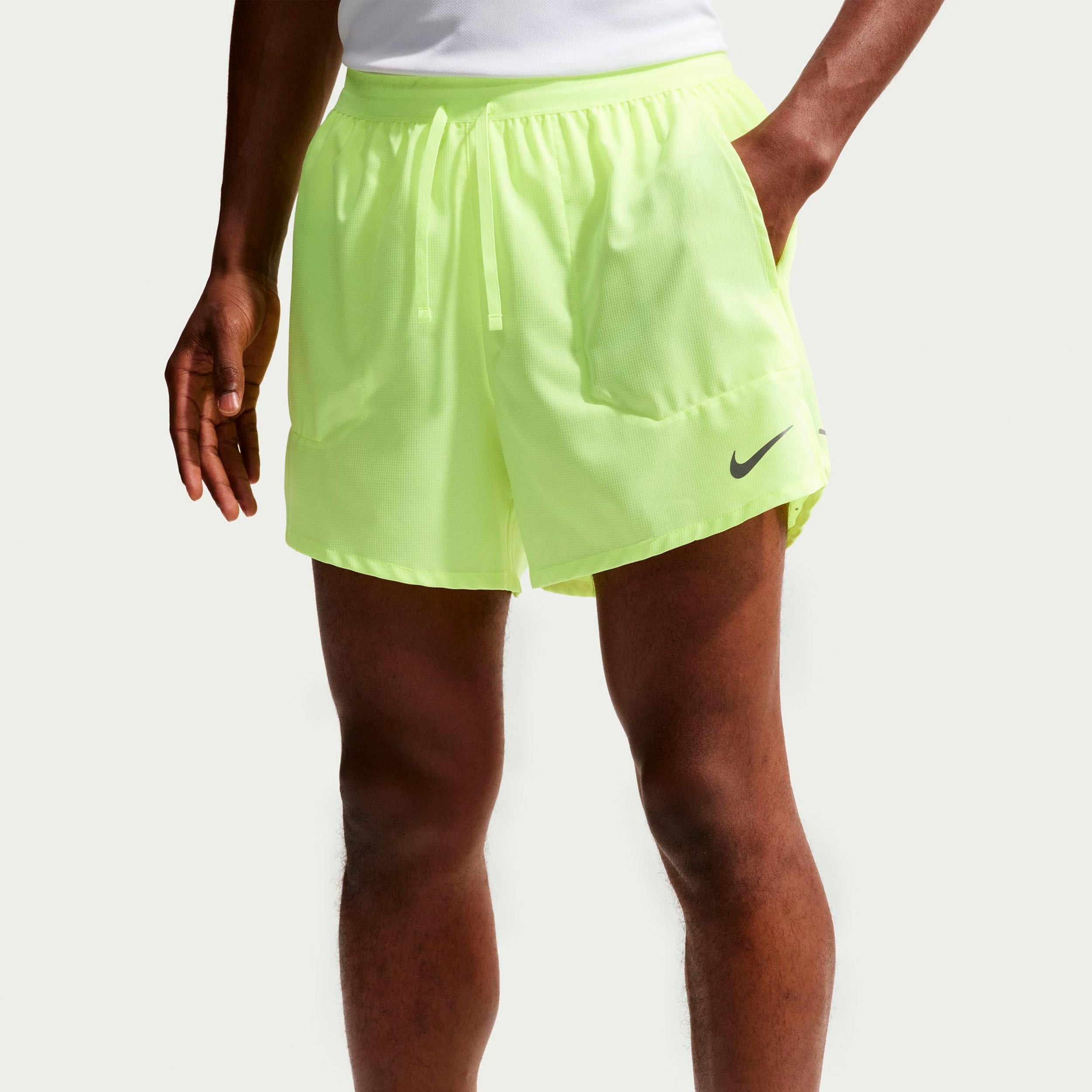 Nike STRIDE 5IN  Løbeshorts Herrer - neongul, sølv