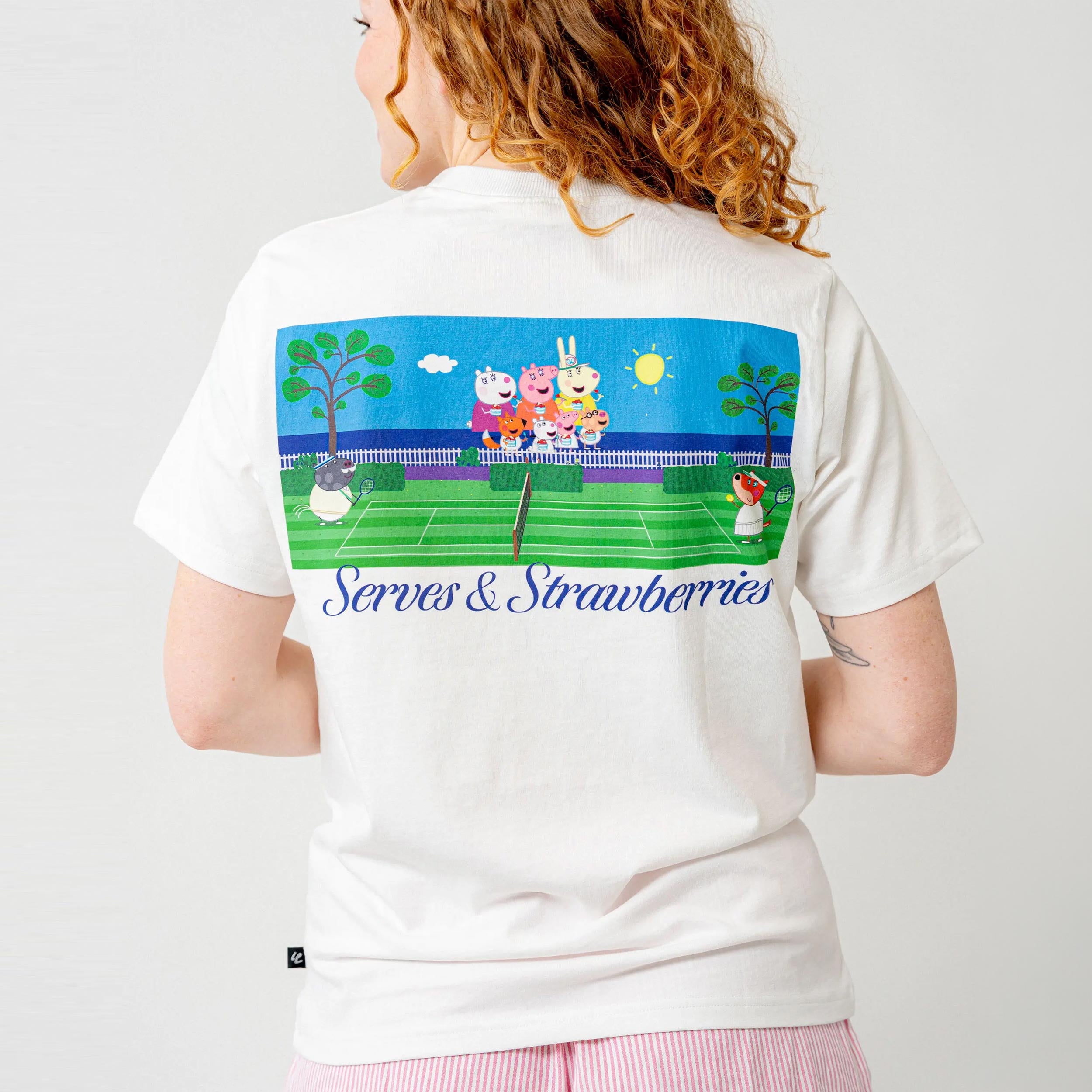 Lobster & Lemonade Peppa Pig Serves & Strawberries – '94 Campus T-shirt Unisex - hvid